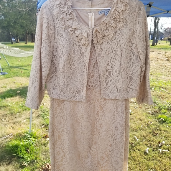 2pc lace dress with jacket. Dress size 16. Danny & Nicole. Light taupe - Picture 1 of 11
